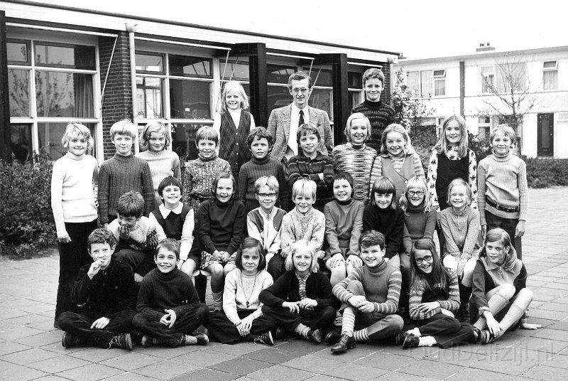 Schoolfoto de Windroos klas 4 1966 - 1967.jpg
